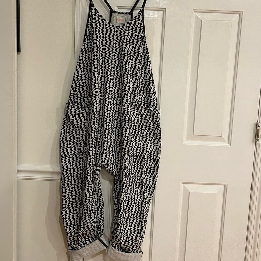 Rare trapezoid black combo printed hot shot onesie!